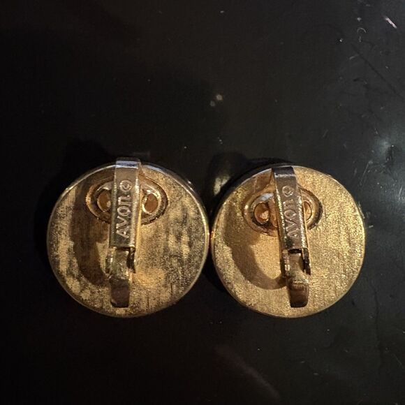Vintage Avon Summerset White Flat Button Clip On Earrings Gold Tone 211 - Picture 3 of 3